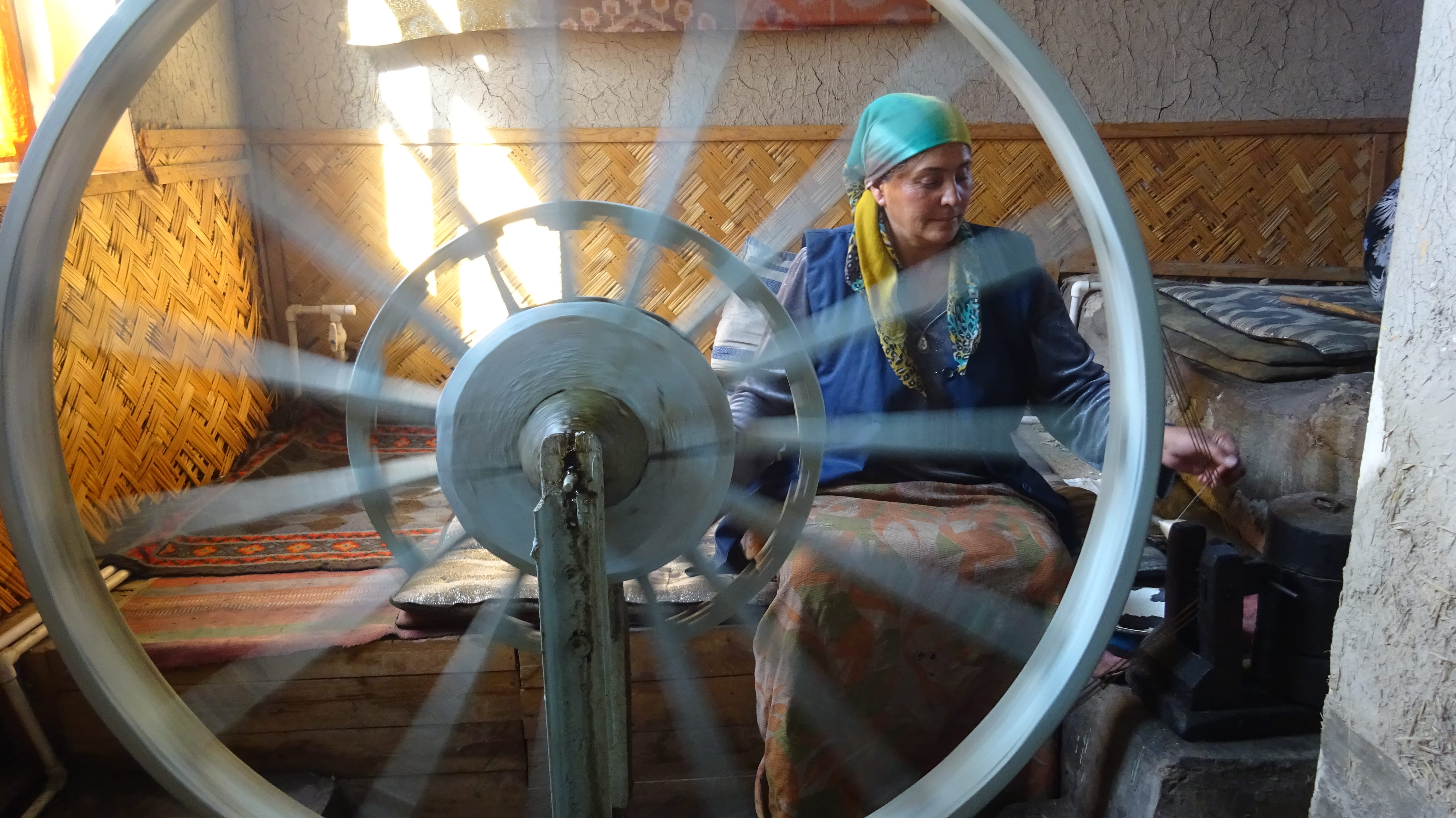 Eine traditionelle Seidenfabrik im Ferghantal, Usbekistan