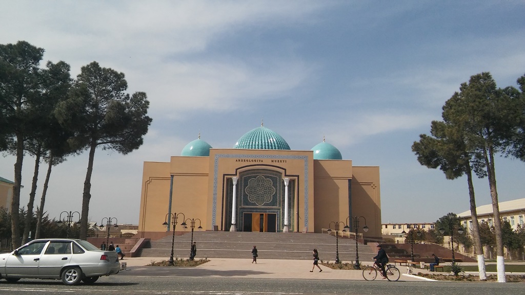 Das Archäologiemuseum in  Termez – ein Neubau in pseudohistorischem Stil; Foto: C-1