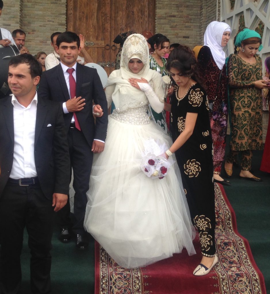 Menschen Zentralasiens Tadschikistan Surchochaschma Nikirus Takhmina Hochzeit