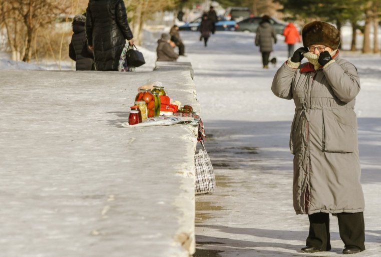 Zelinograd 25 Kasachstan Stepnogor Straßenhandem