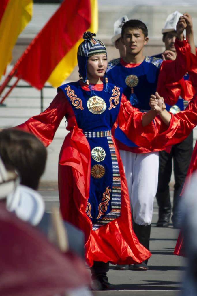 Kirgistan traditionelle Kleidung Bishkek Ala-Too