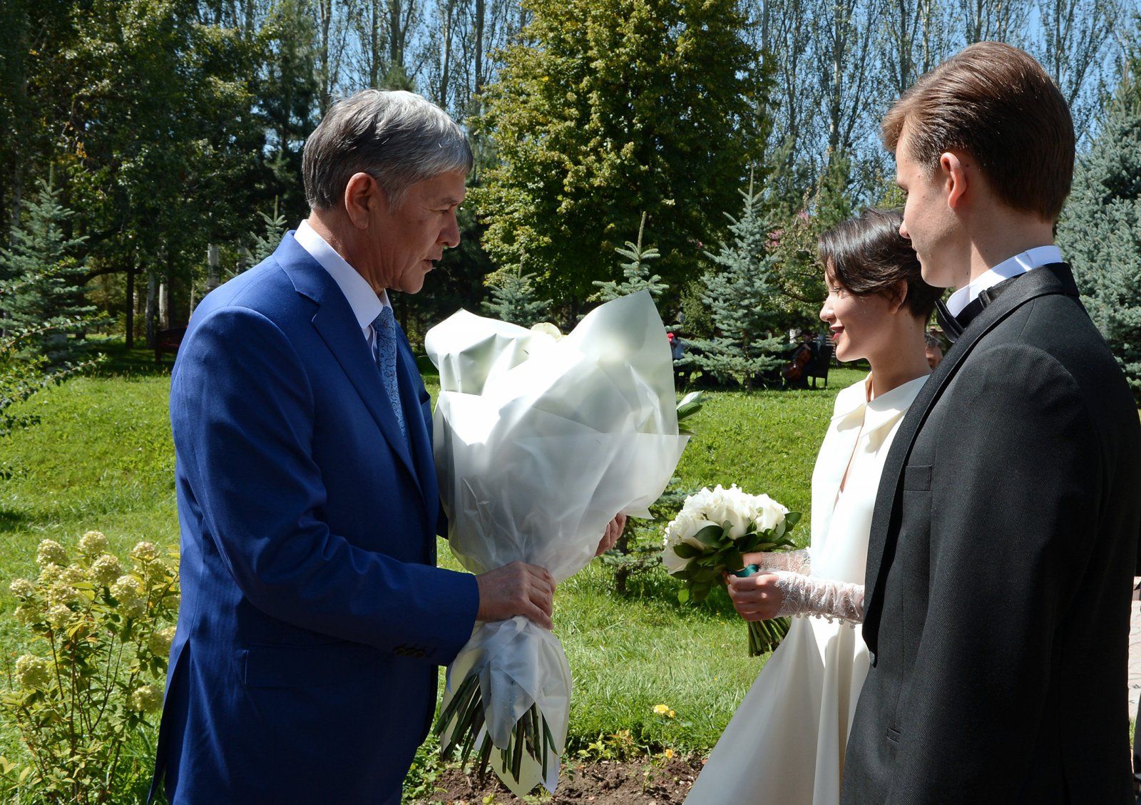 Der Präsident Atambajew bei der Hochzeit seiner Tochter Alija Schagijewa