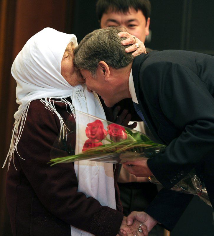 Atambajew Weltfrauentag 2012