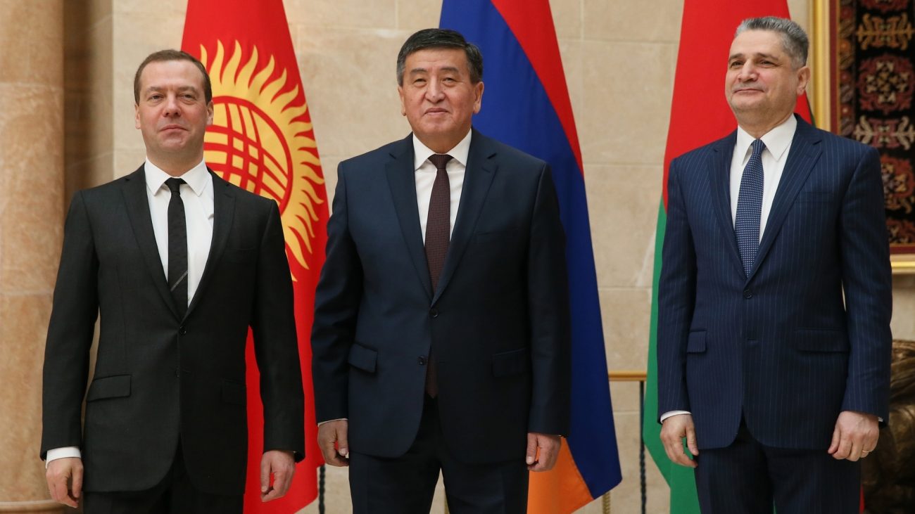 Dmitrij Medwedjew Sooronbaj Dscheenbekow und Tigran Sargsyan Eurasischer Regierungsgipfel Premierminister Russland Kirgistan Armenien