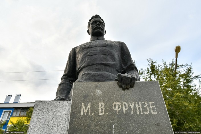 Statue des sowjetischen Militärführers Michail Frunse in Aktöbe