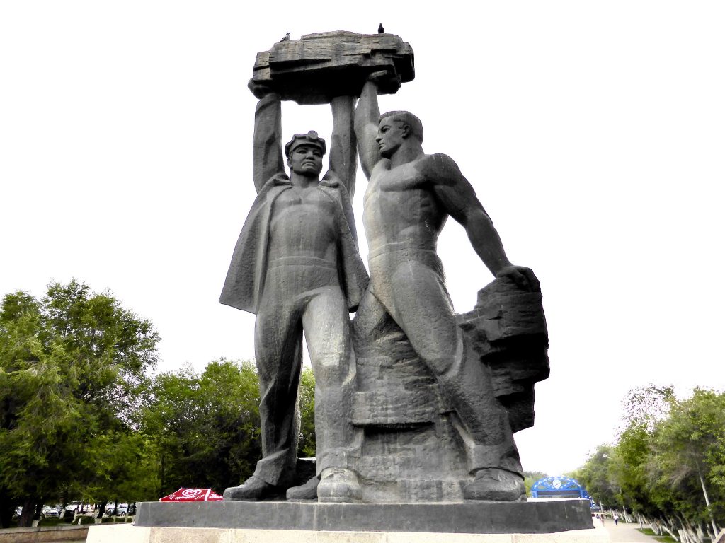 Statue für die Schachtarbeiter in Karagandy