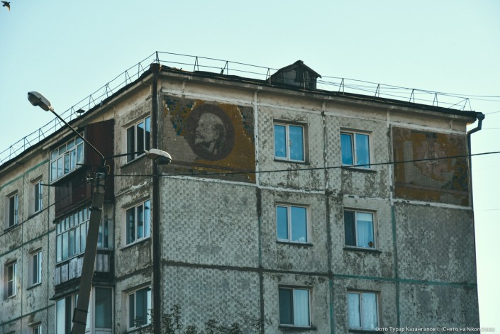 Lenin Abbild auf einem Wohnhaus von Petropawl