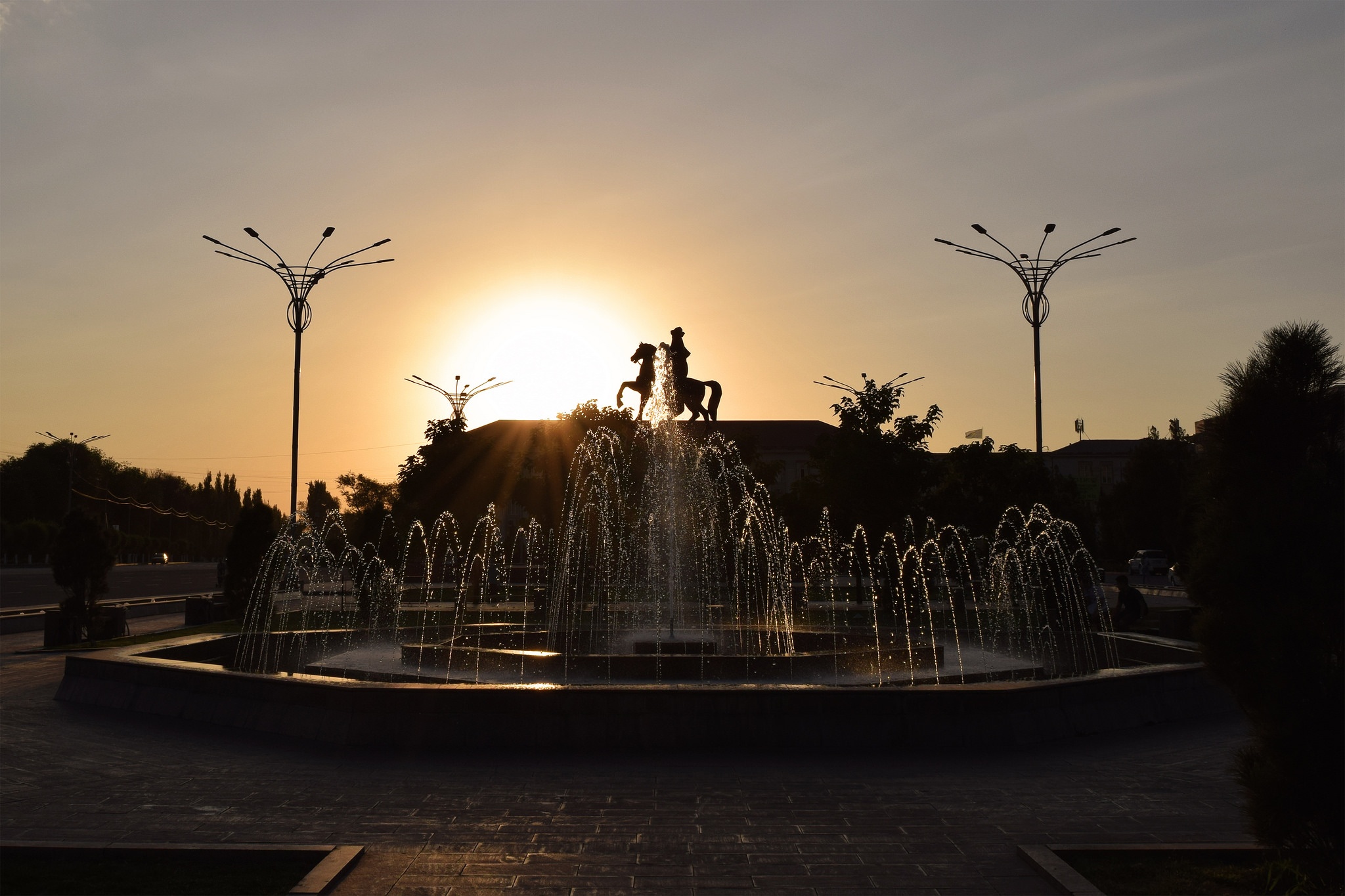 Statuen Taraz Kasachstan Brunnen Mythos