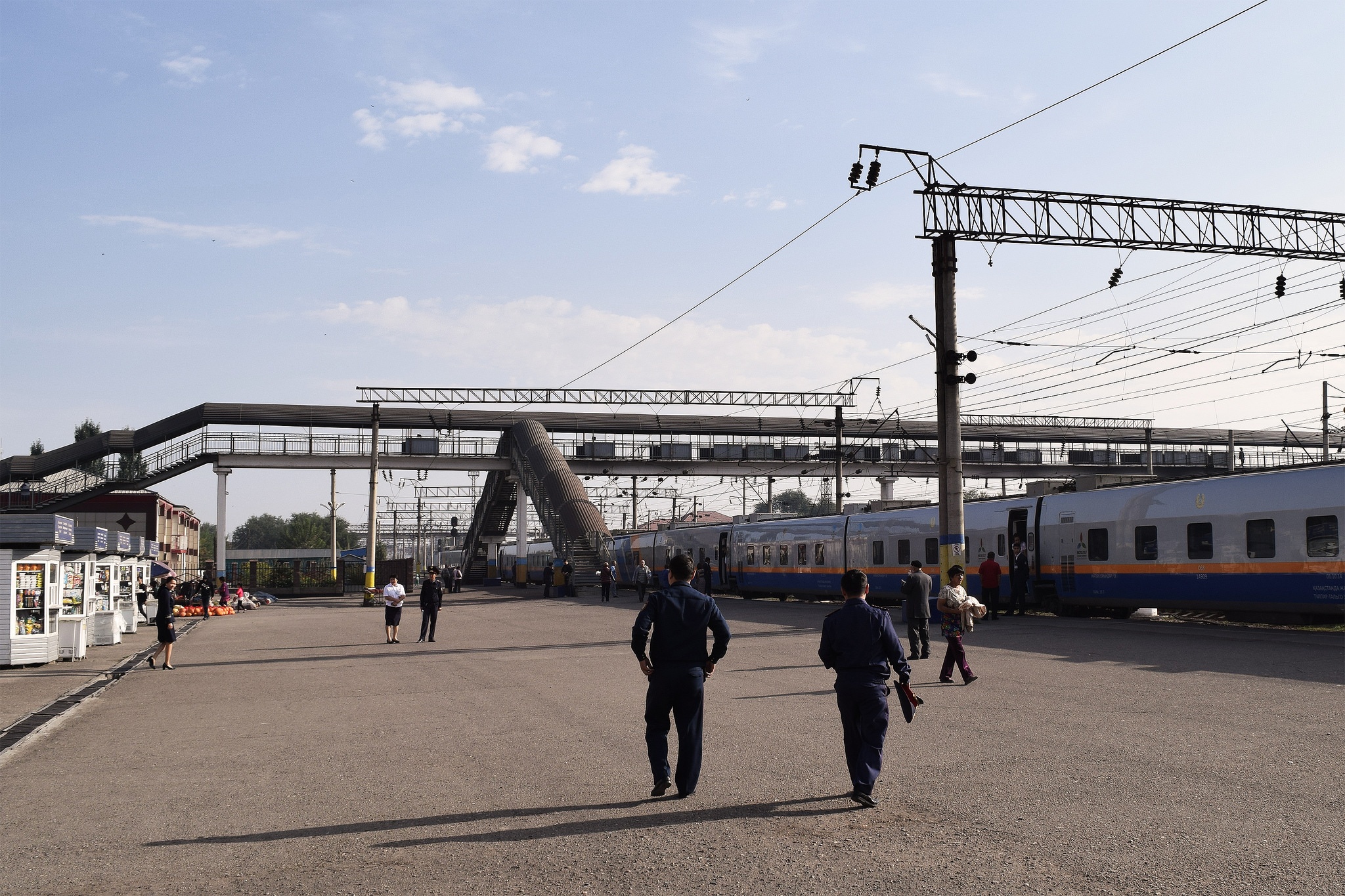 Bahnhof Kasachstan Schu Zug