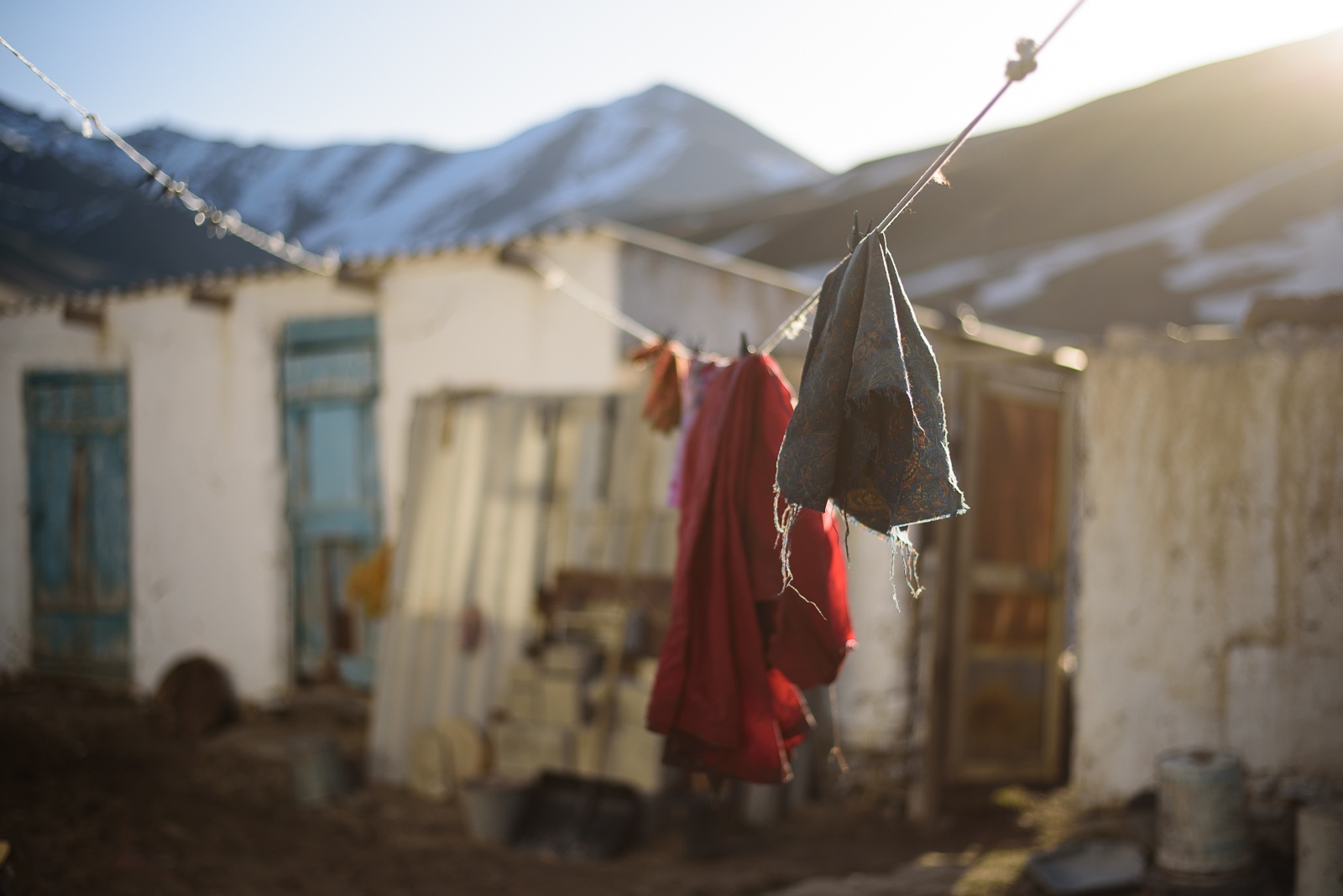 Wäsche trocknet in der Sonne in Kirgistan