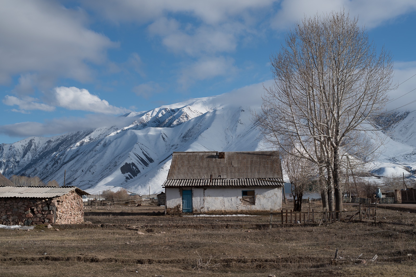 Kirgistan Kojomkul Architektur