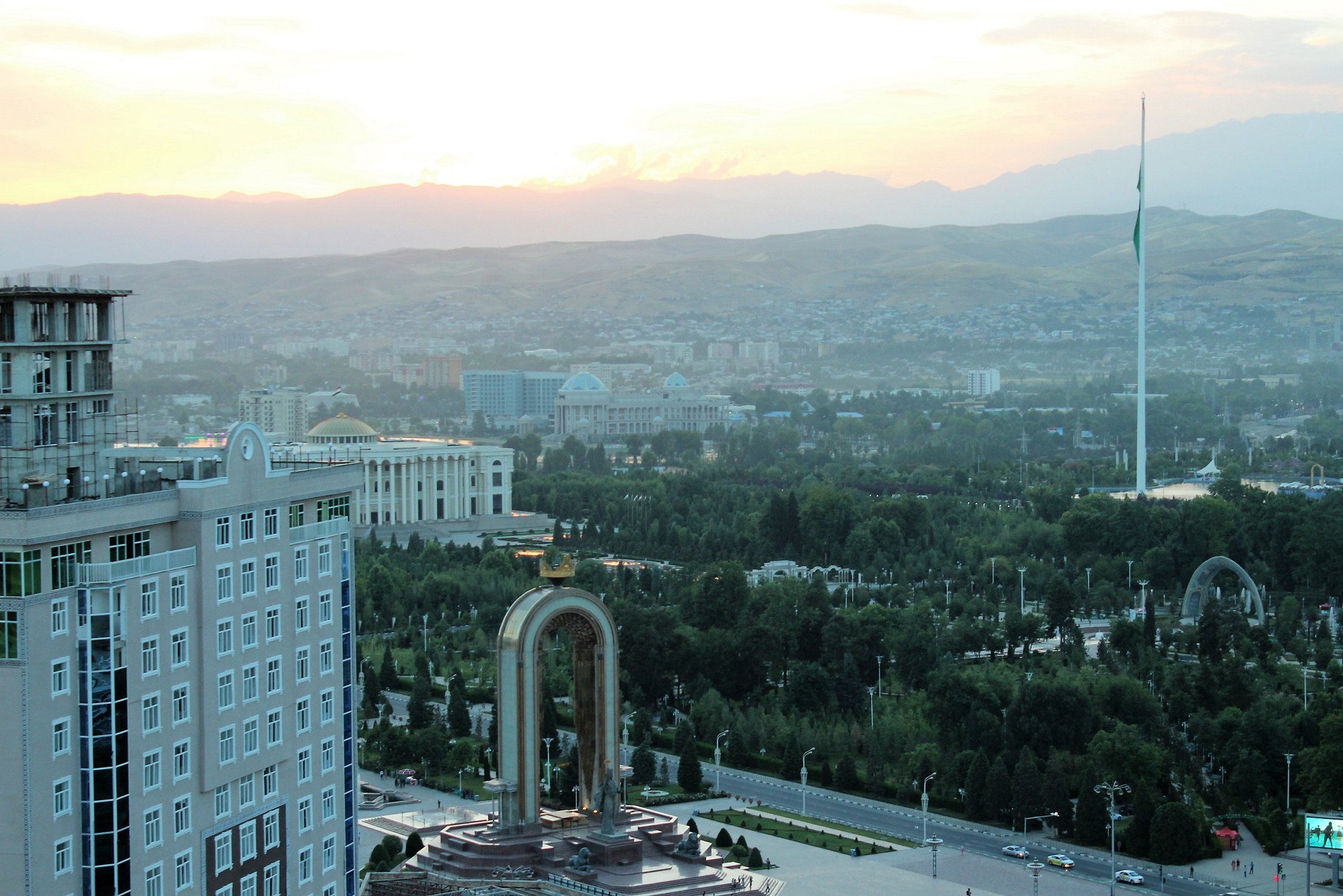 Duschanbe Duschanbe-Plaza Tadschikistan Sumoni-Statue Panorama