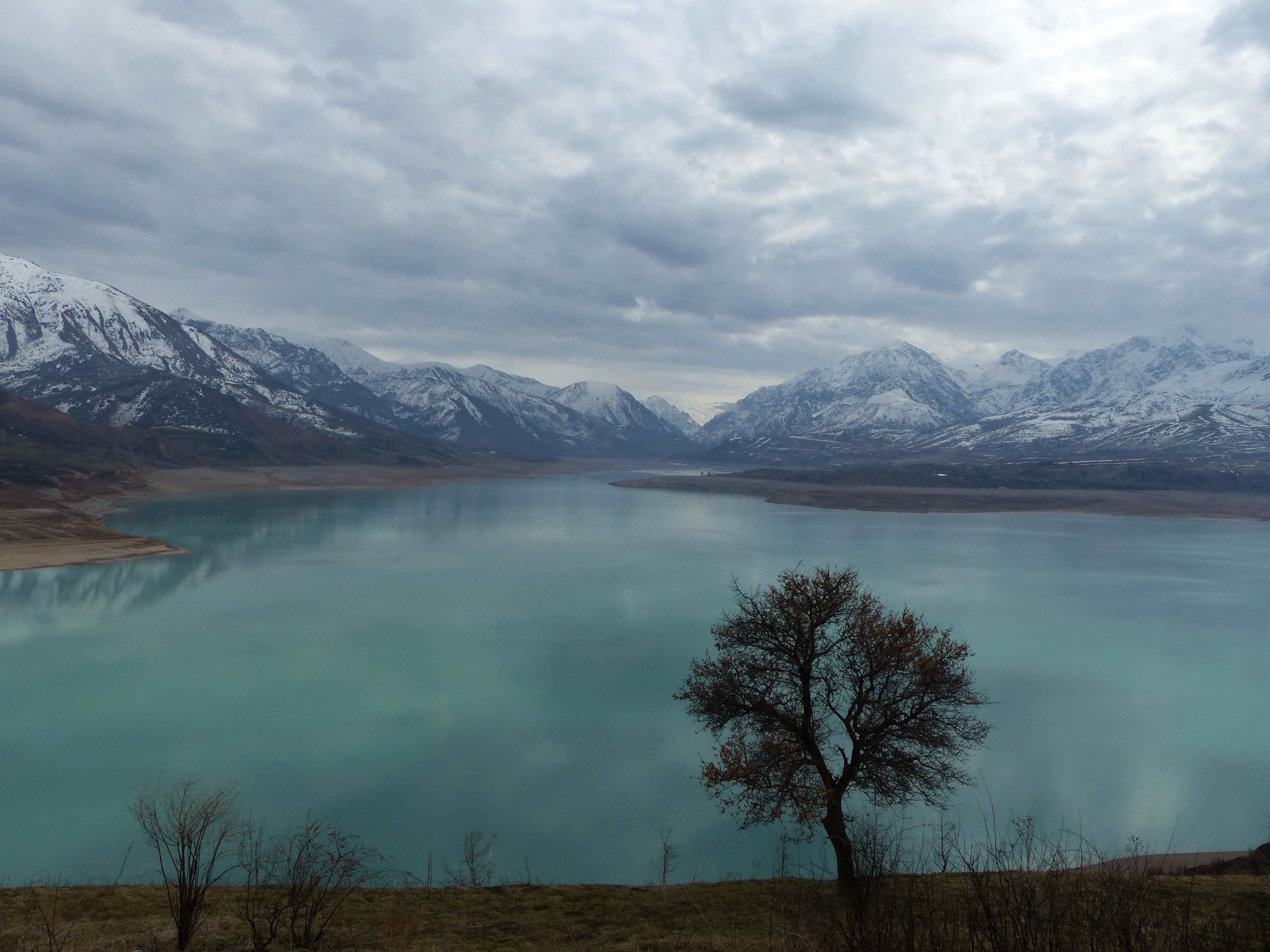 Der Charvoq-Stausee in der Region Tashkent