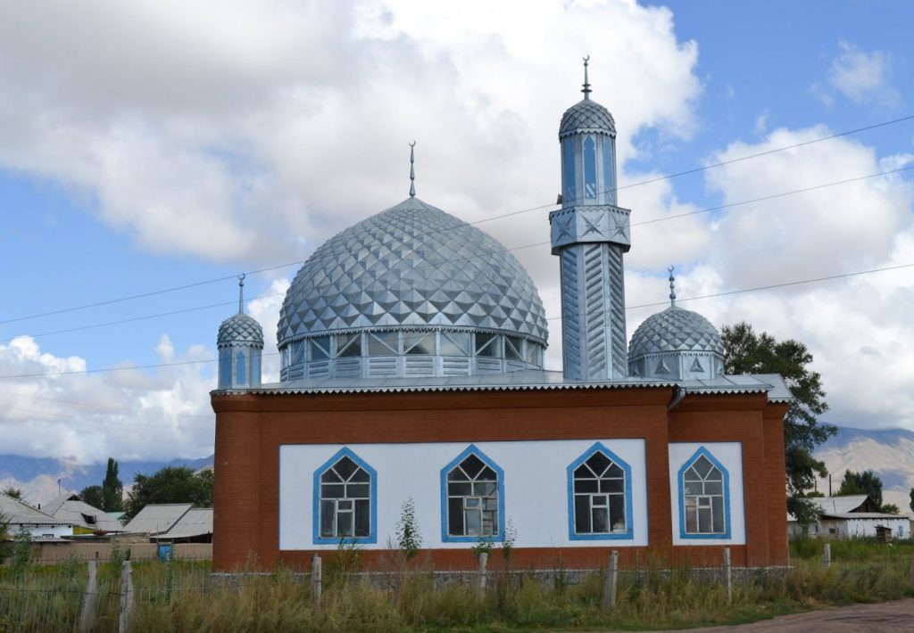 Eine Moschee in einem kirgisischen Dorf