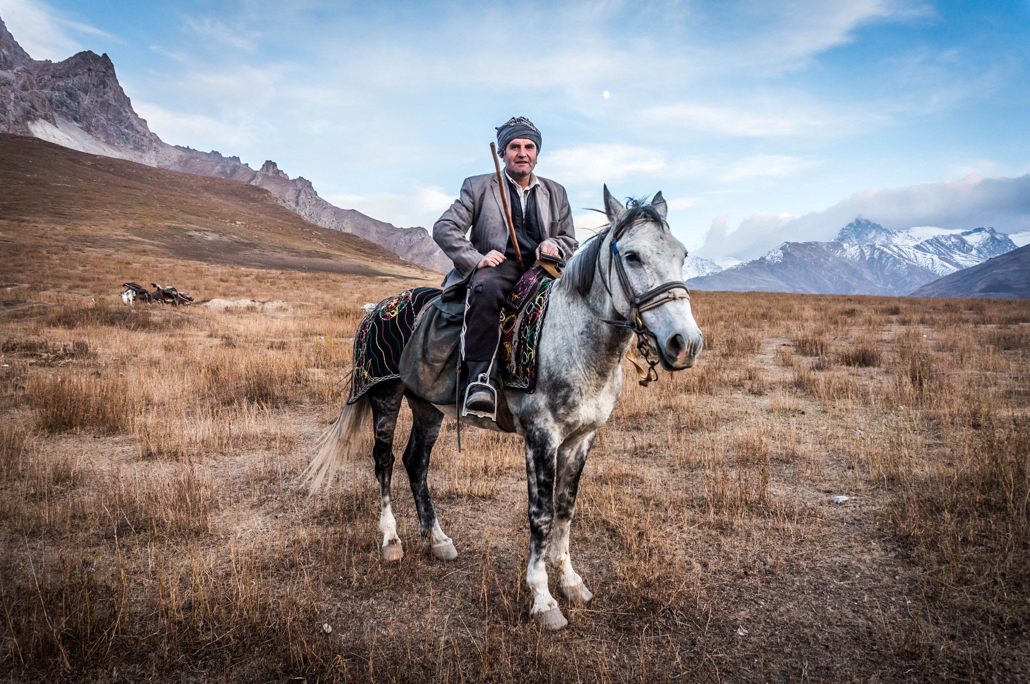 Der Hirte Feda auf seinem Pass im tadschikischen Pamir