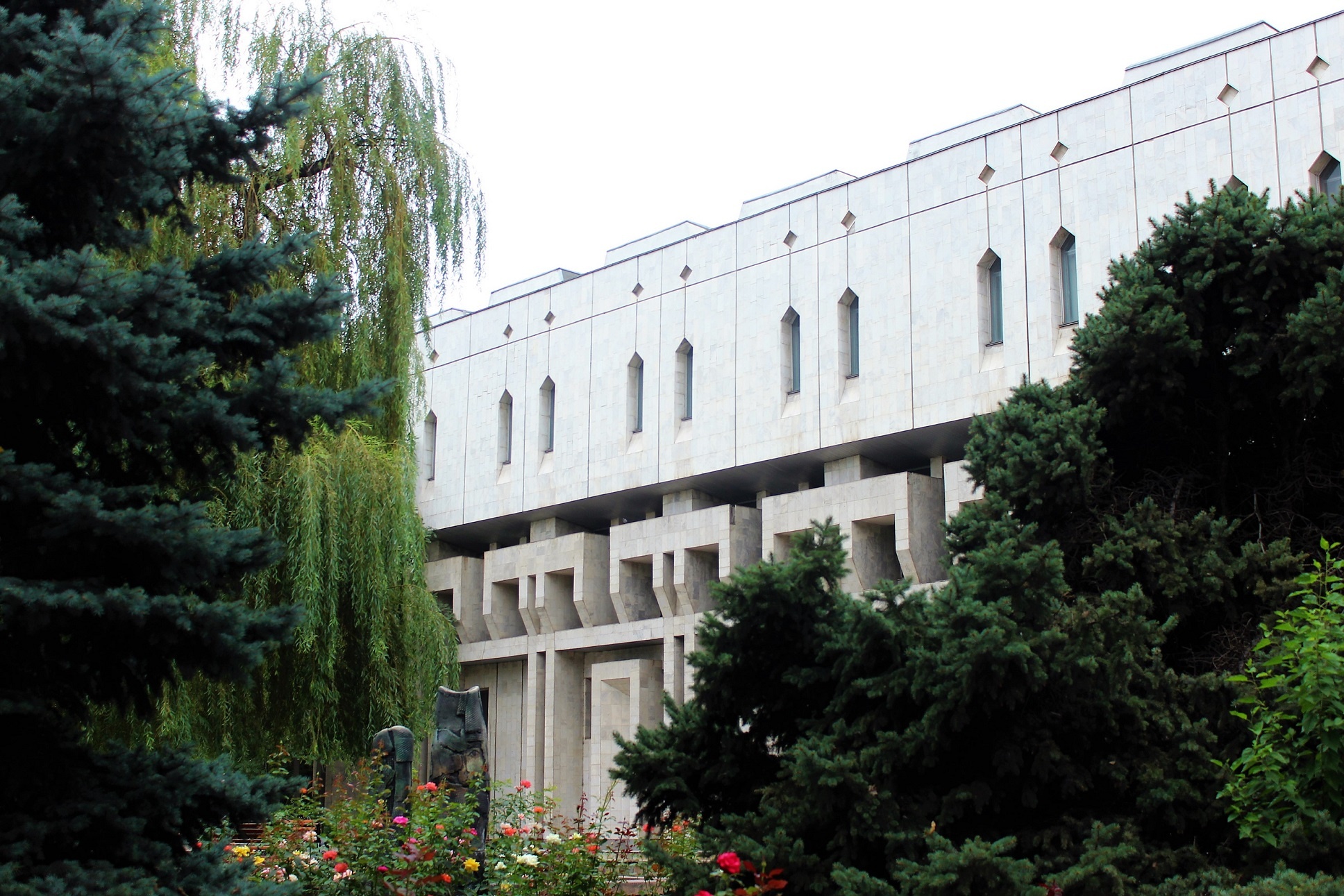 Bischkek Kirgistan sowetische Architektur Nationalbibliothek