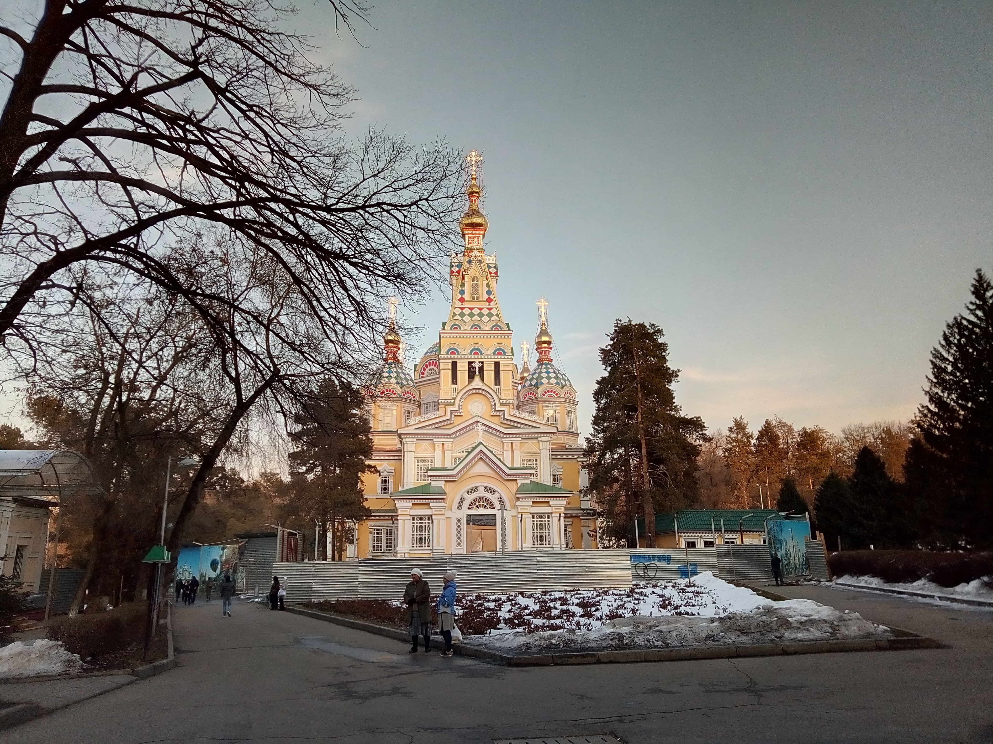 Panfilov Winter Frühling Almaty Kasachstan Bild des Tages