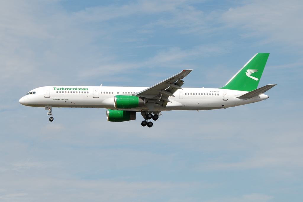 Ein Flugzeug von Turkmenistan Airlines