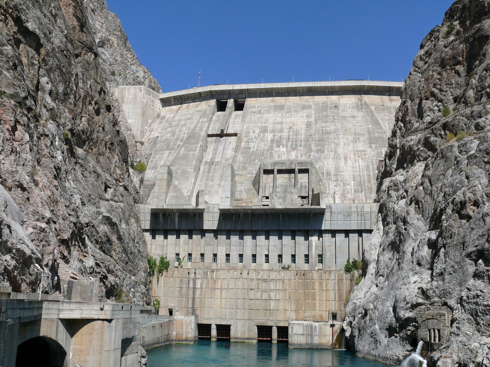 Die Toktogul Talsperre in Kirgistan