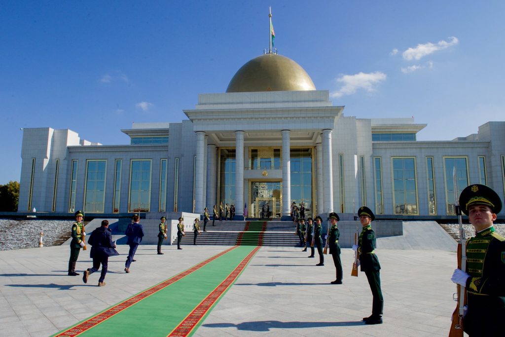 Ehrengarde in Turkmenistans HauptstadtAschgabat