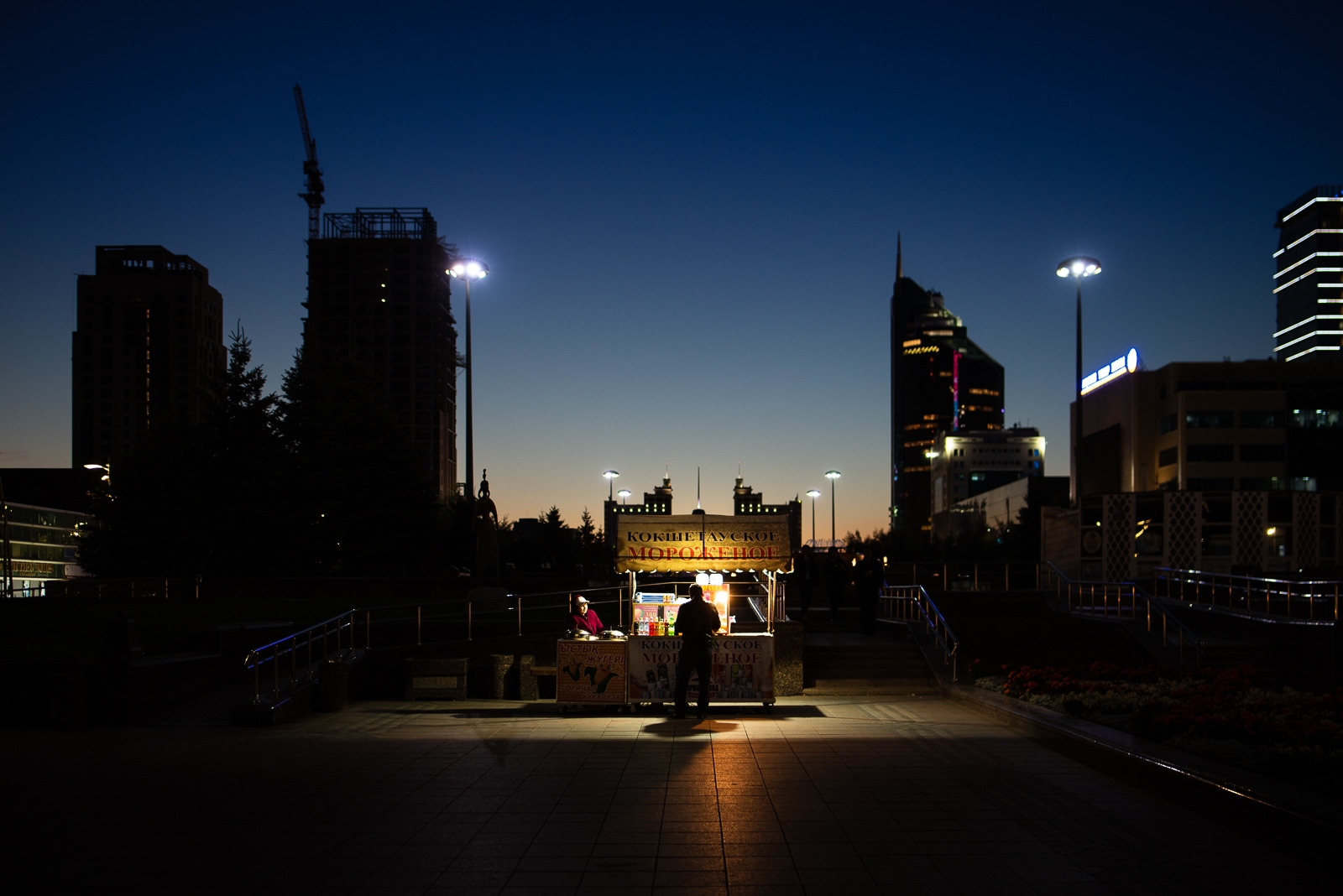 Der Nurzhol Boulevard am Abend