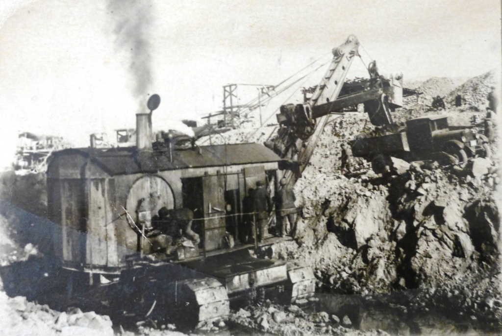 Ein Bagger der Firma „Marion“ bei Erdarbeiten beim Bau des Hauptkanals. 1932