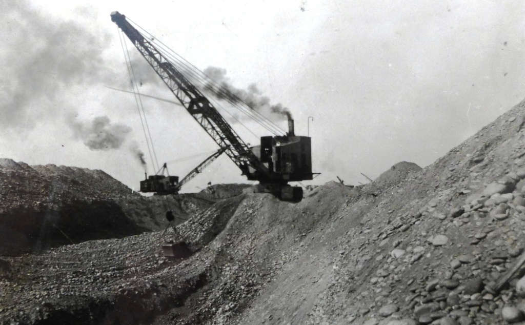 Ein Bagger der Firma „RUSTON“ auf einer Baustelle des Wachschen Bewässerungssystems. 1933. 