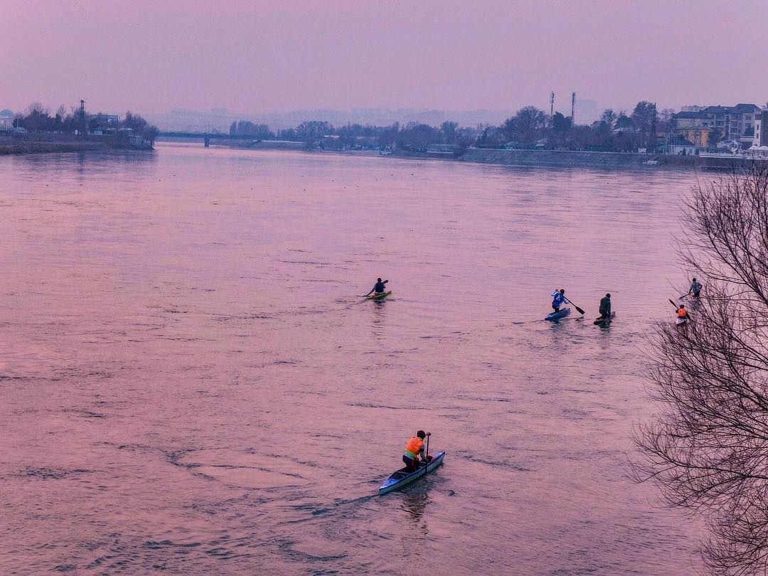 Sonnenuntergang tadschikistan khujand kayak winter