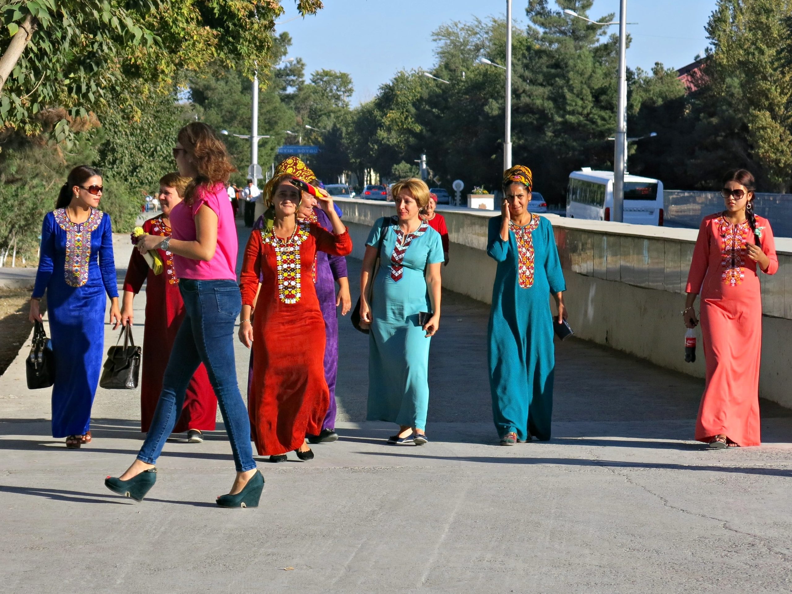 Bild des Tages Turkmenistan Ashgabat Fashion Style