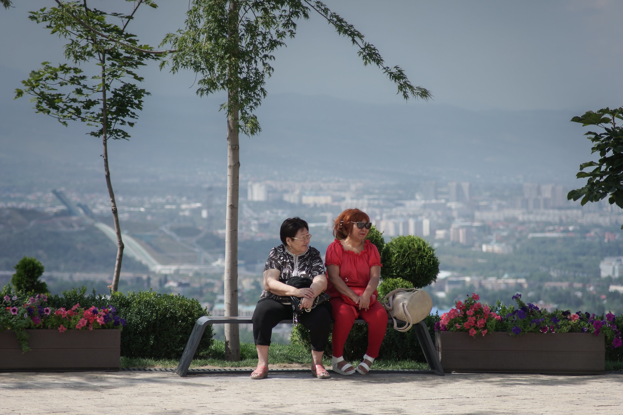 Park Almaty Kasachstan Pause in der Sonne