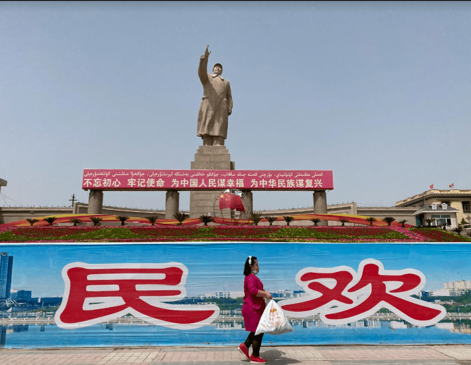 Statue Kashgar Xinjiang Mao China