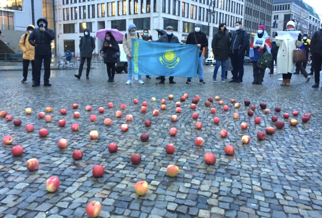 Kundgebung Berlin Kasachstan Proteste Solidarität