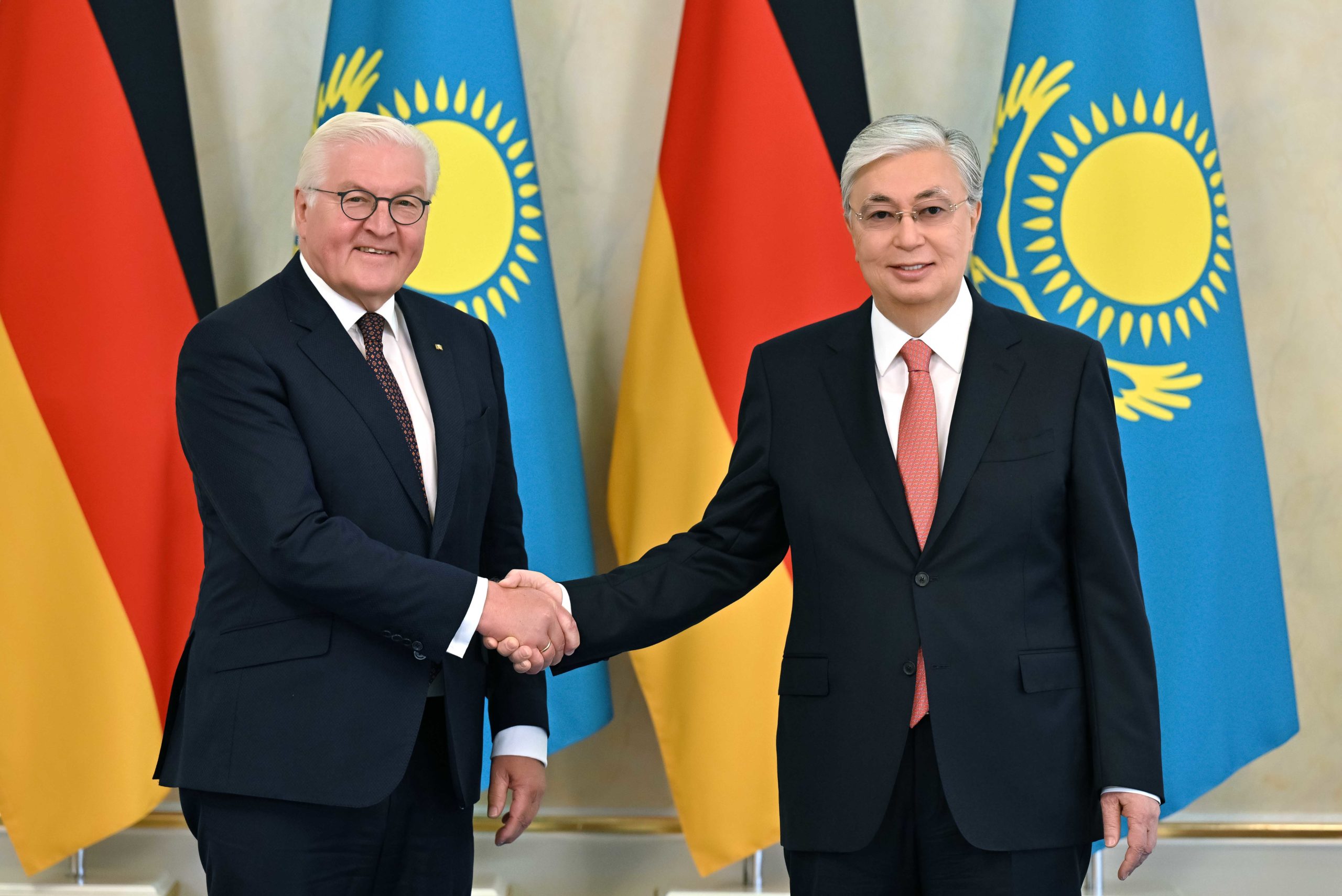 Bundespräsident Frank-Walter Steinmeier und Kasachstans Präsident Qasym-Jomart Toqaev bei ihrem Treffen am 20. Juni in Astana, Foto: president.kz