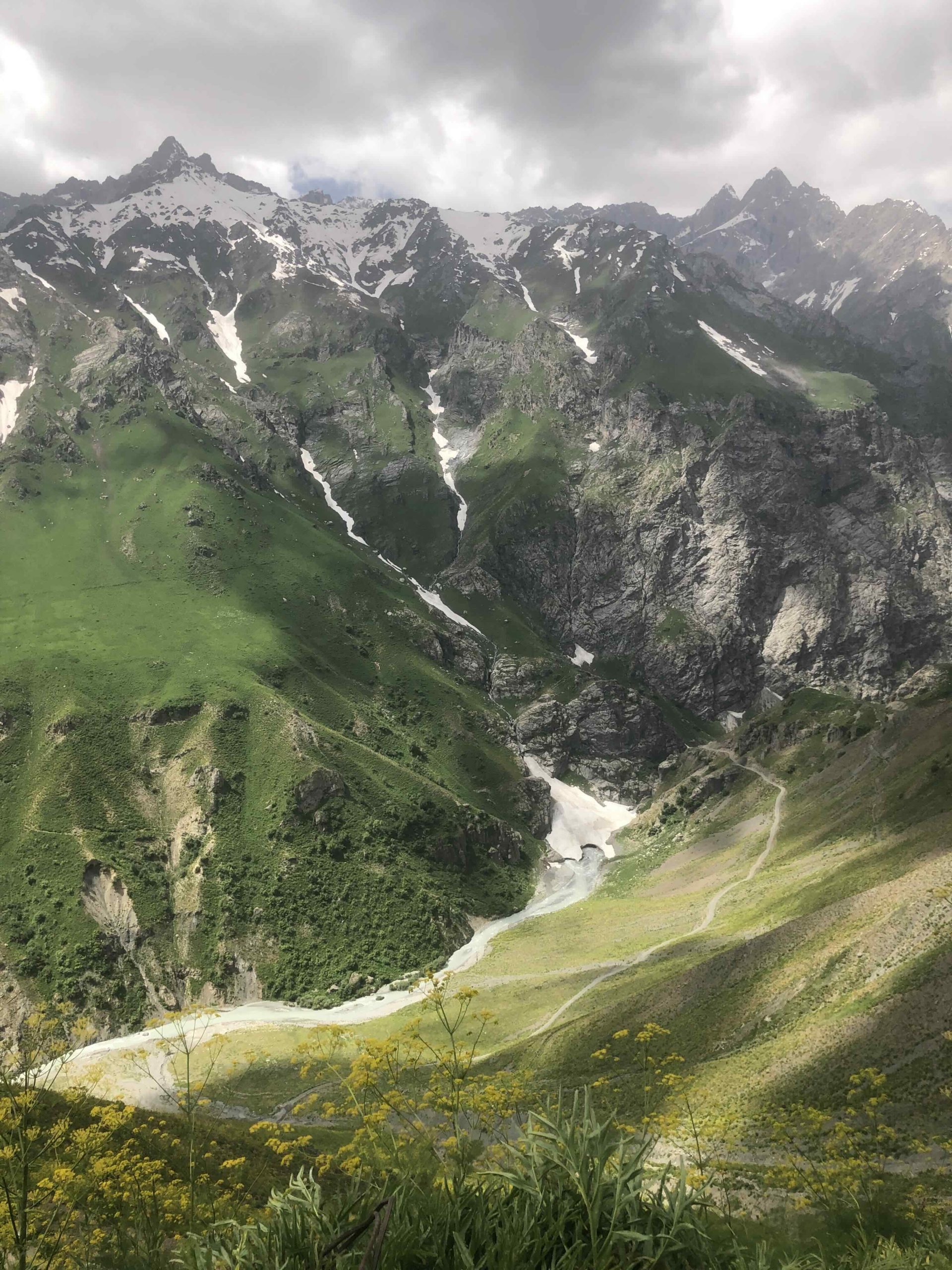 Wolken über den Fan-Gebirge - Redaktion