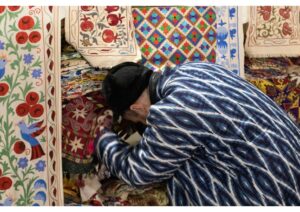 Mann Textil Muster Teppich Stickerei