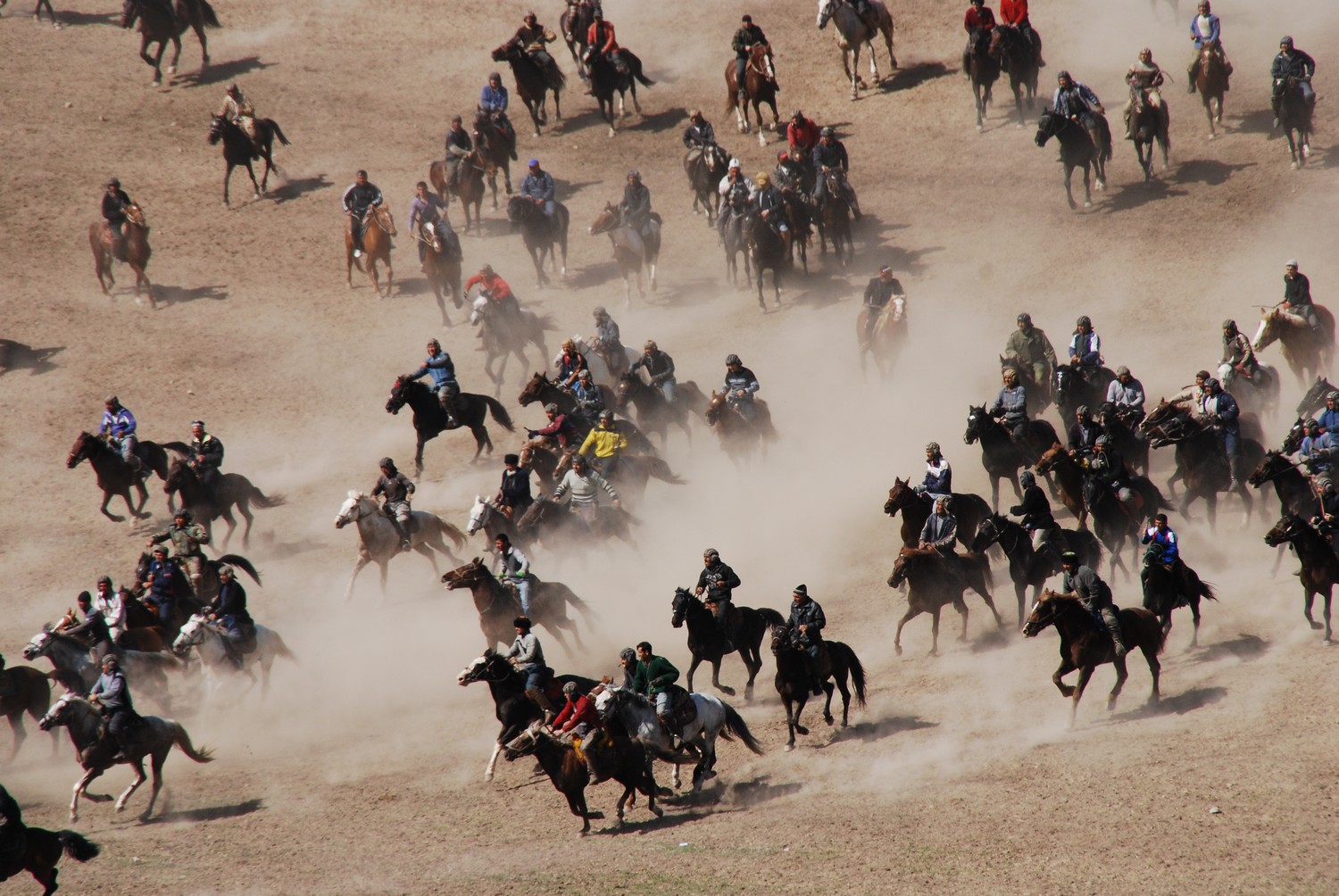 Schnell, rau und staubig geht es beim Buzkashi zu.