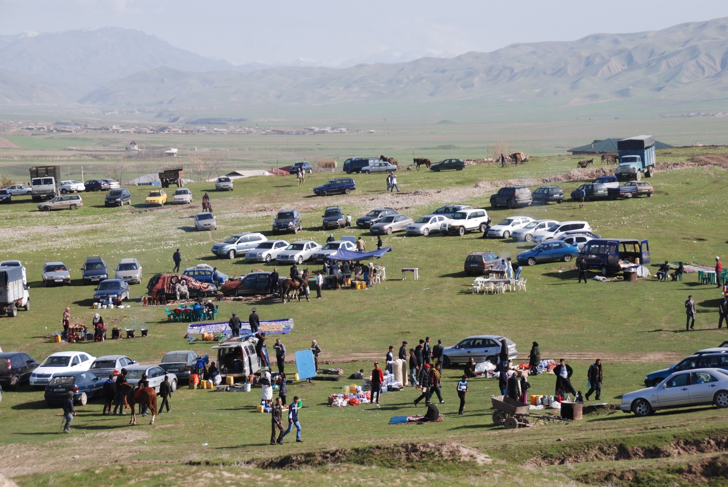 Auch für das leibliche Wohl ist gesorgt. Buzkashi Tadschikistan