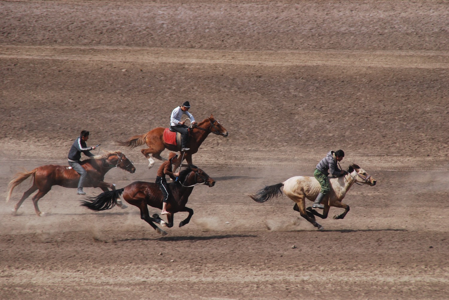 Ohne Helme und teils ohne Sattel Buzkashi Tadschikistan