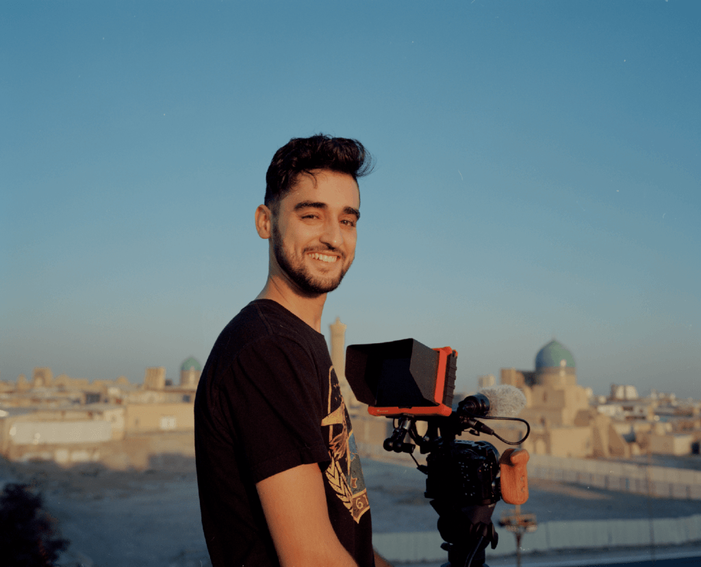 Director George Itzhak shooting the documentary "Waiting for the Sea" in Bukhara (Uzbekistan)