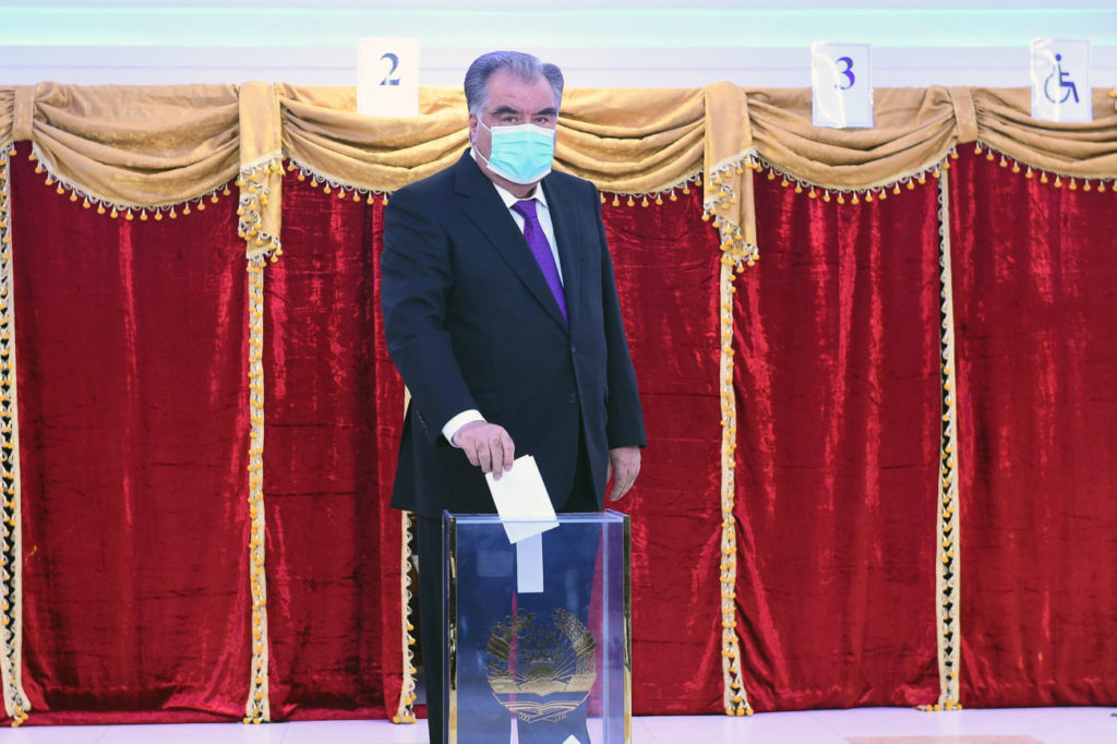 Emomali Rahmon casting a vote while wearing a medical mask