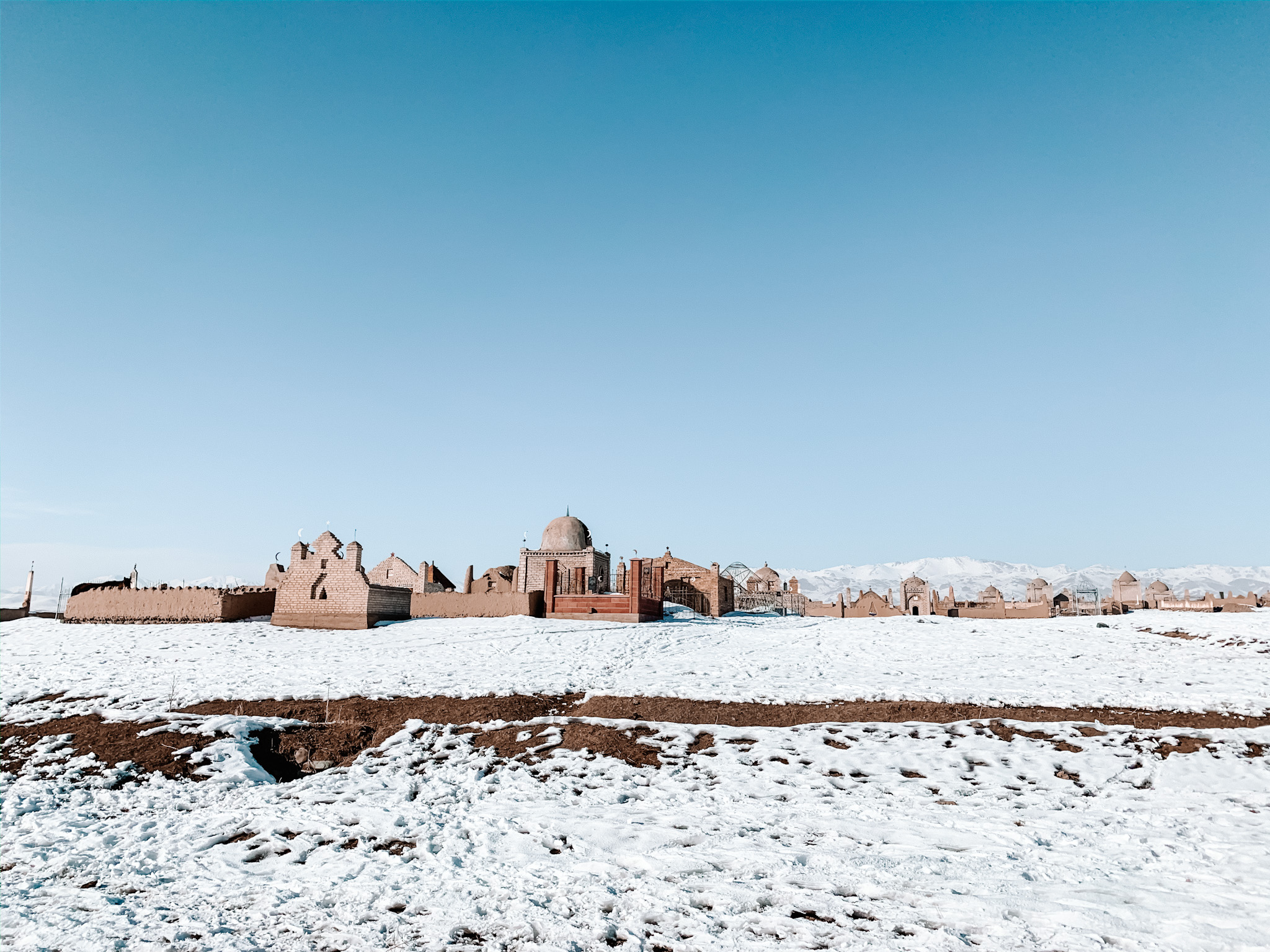 kyrgyzstan nary winter cemetery snow