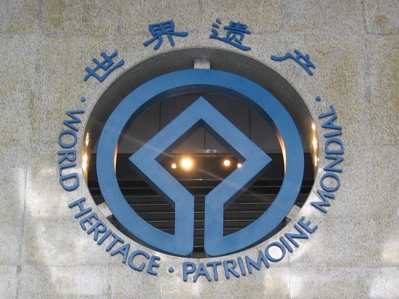 A window shaped like the World Heritage Logo, a square in a circle.