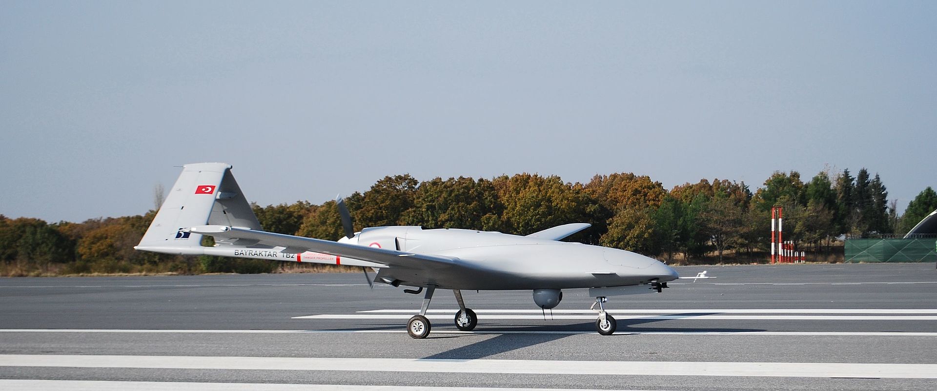 A Turkish Bayraktar TB2 drone on the runway. Photo by Bayhaluk, Wikimedia Commons.