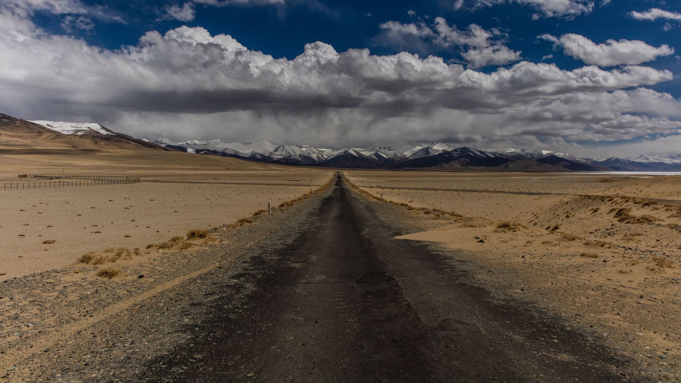 The natural beauty of Tajikistan stands in stark contrast with the repression of civil society and the country's minorities. Photo by Thomas Lipke/Unsplash.