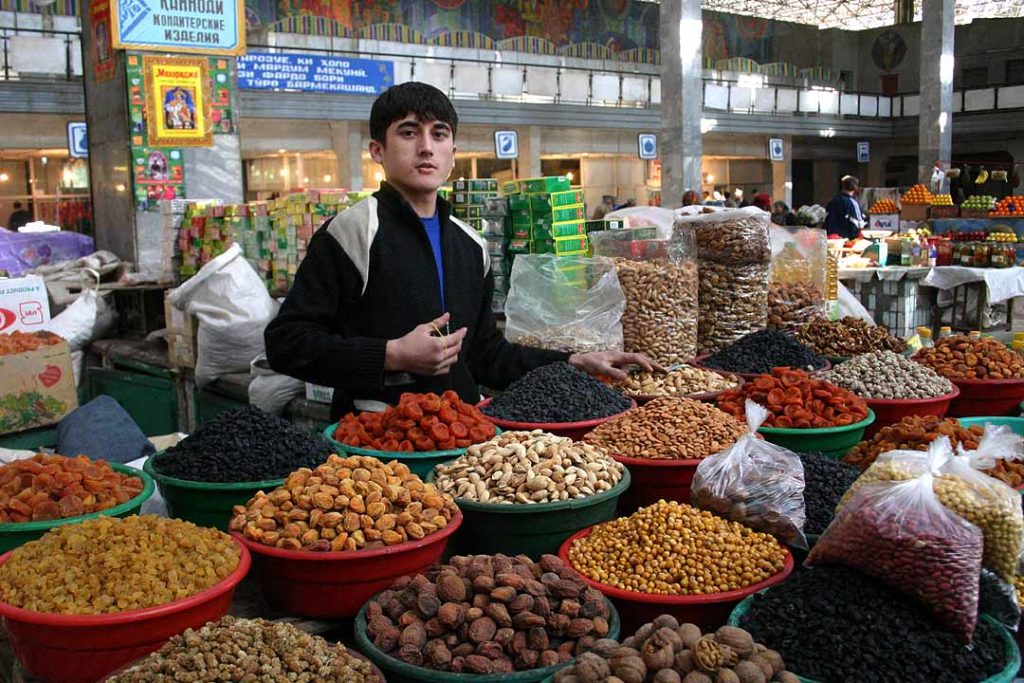 Bazaar in Tajikistan. Photo by Steve Evans/Wikémédia.