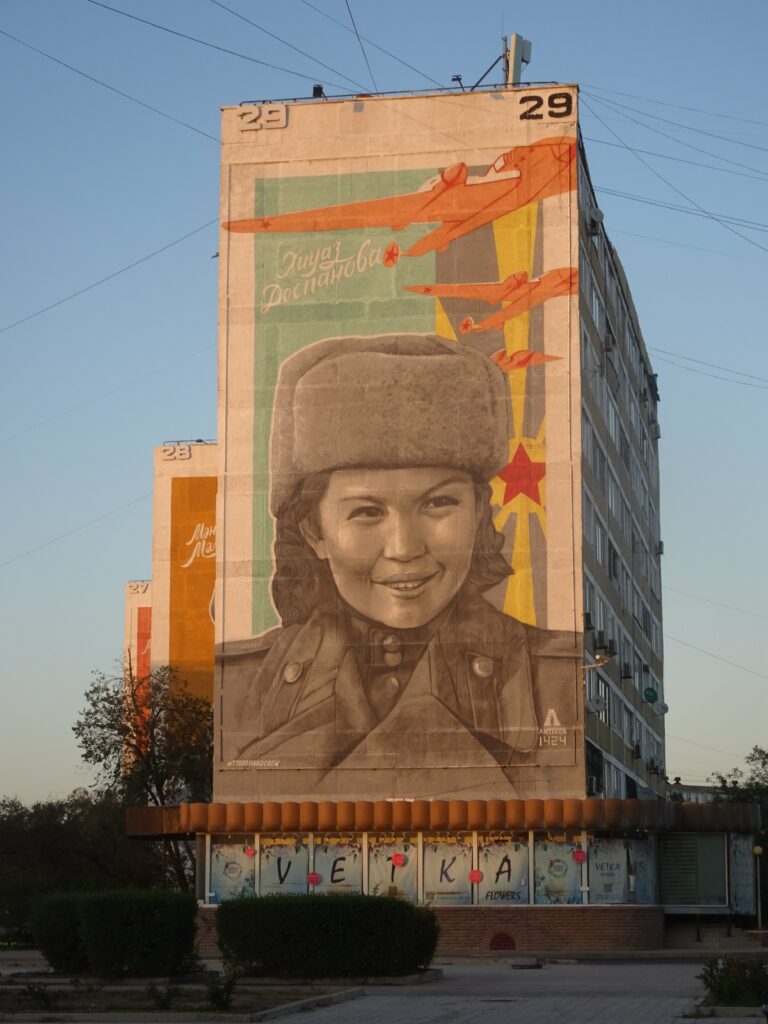 Khiuaz Qayrqyzy Dospanova, Kazakh heroine of Soviet aviation