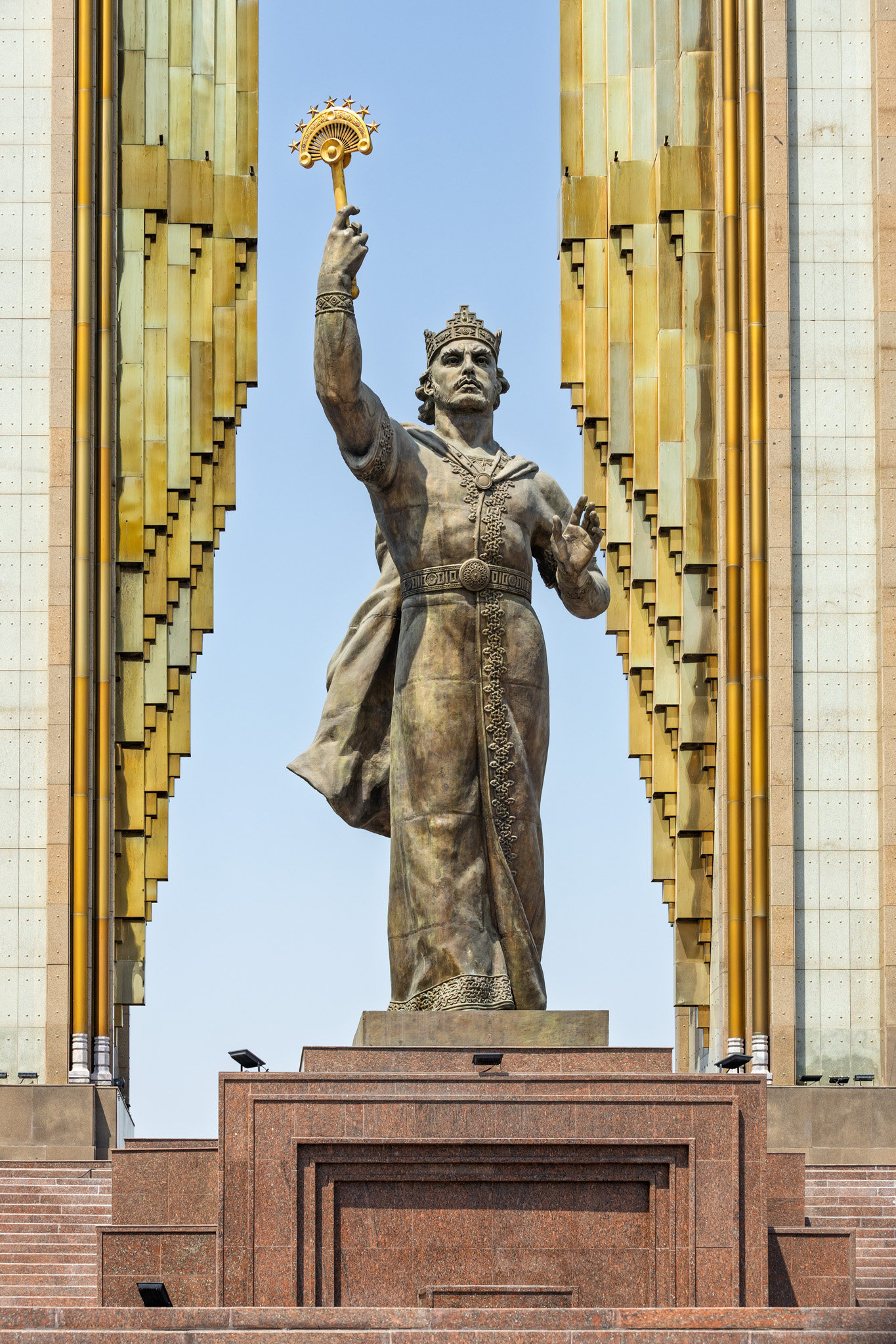 The statue of Ismoil Somoni