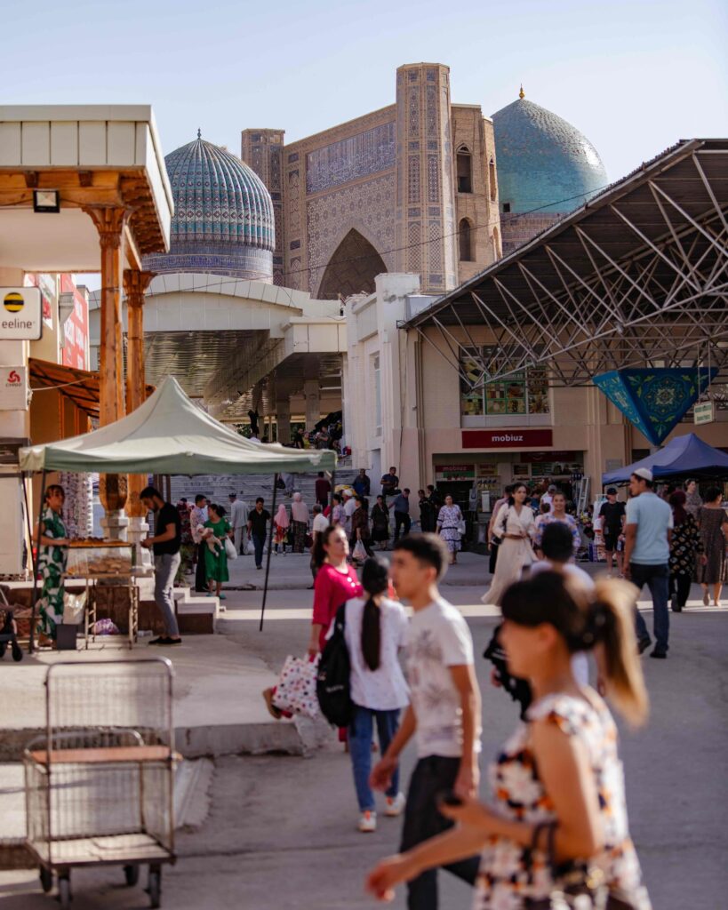 street samarcand bazar people
