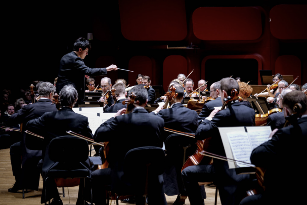 Aziz Shokhakimov is Uzbekistan’s first conductor in Strasbourg and has led the Strasbourg Philharmonic Orchestra since 2021. Credits: David Amiot, via the Strasbourg Philharmonic Orchestra website.