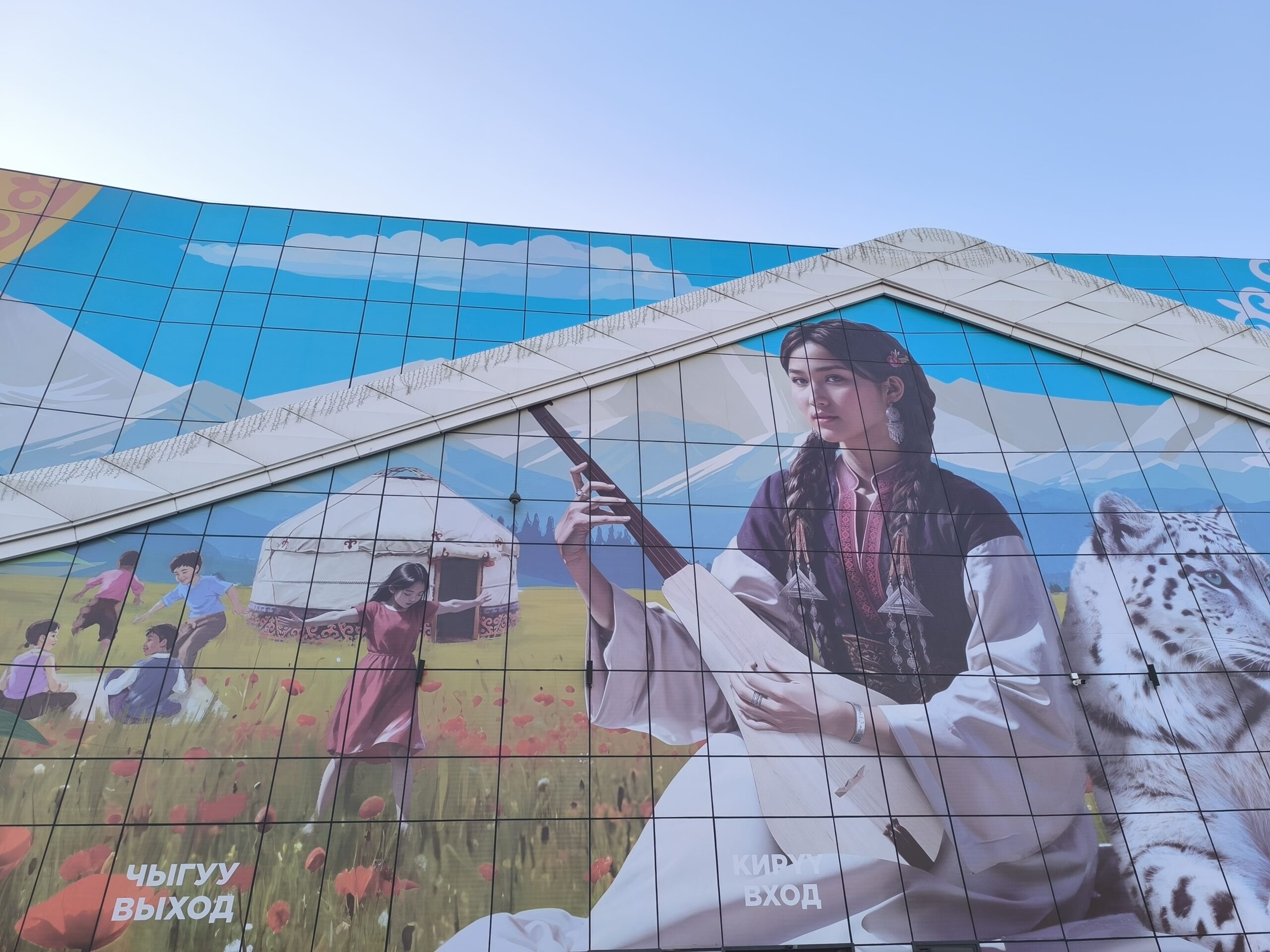 A mural in Bishkek depicting family life and Kyrgyz cultural heritage. While divorce is becoming increasingly common across the country, social expectations surrounding marriage and women’s roles continue to shape how separation is experienced and perceived. Photo: Mathieu Lemoine / Novastan.